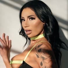 Ariana Starr portrait