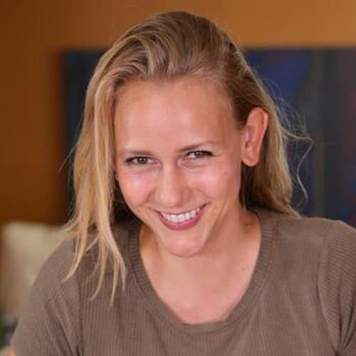 Jasmine daze headshot